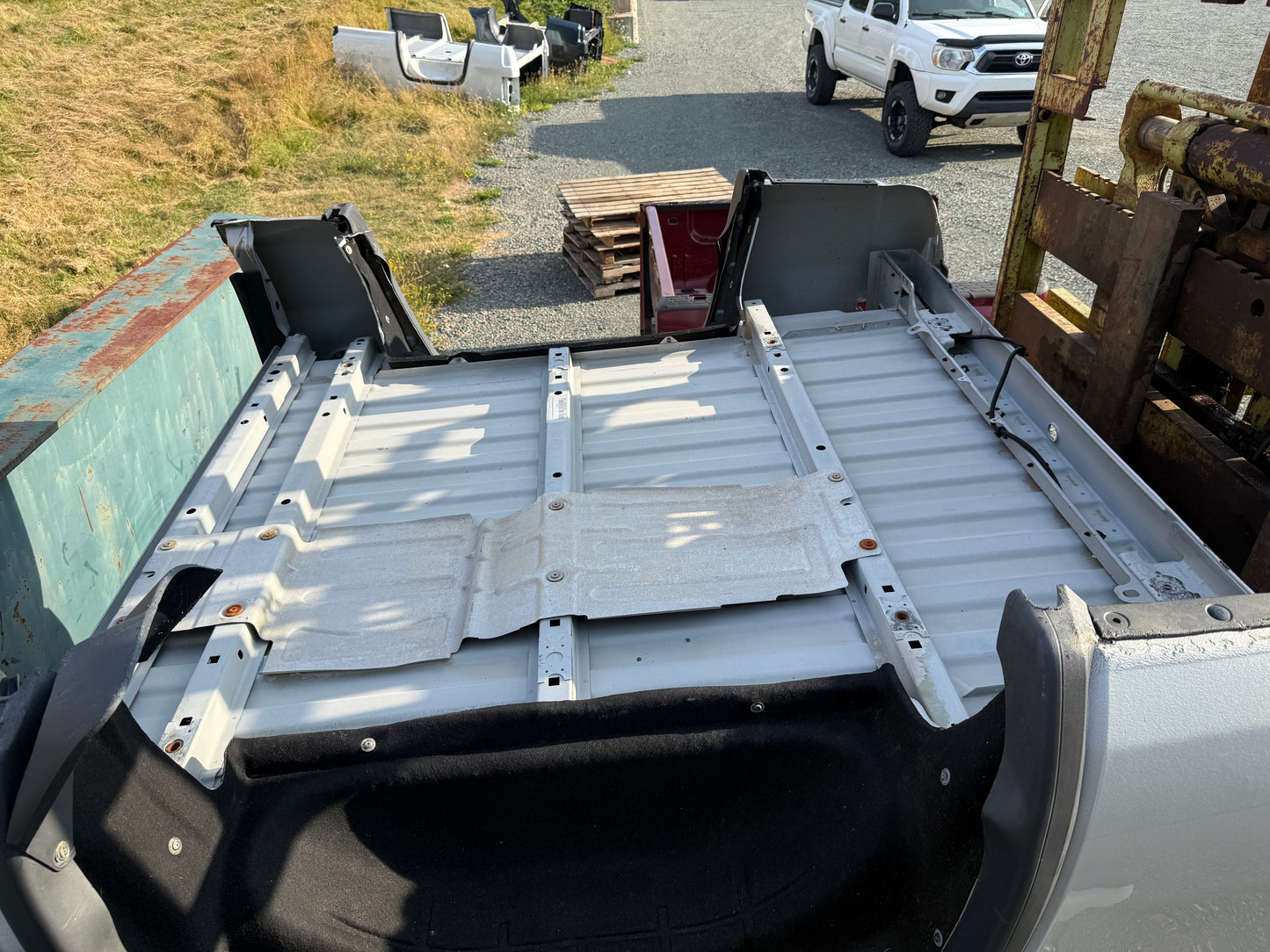 2014-2018 GMC Sierra 1500/2500/3500 5'8" Truck Box