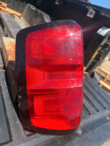2014–2019 Chevrolet Silverado 1500 2500 3500 Driver Side Tail Light