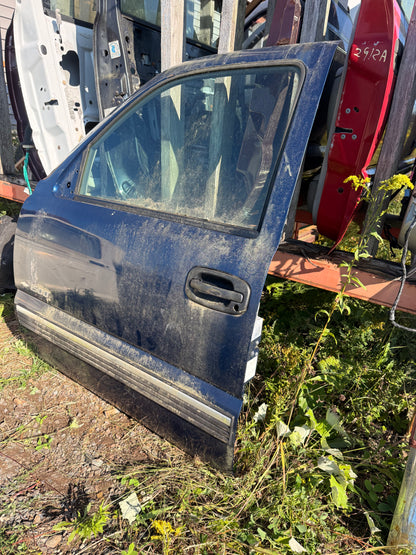 2000-2006 GMC Suburban 1500 2500 OEM Front Driver Side Door