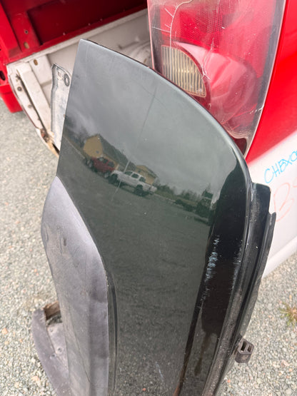 2003-2007 Chevrolet Silverado 1500 2500HD 3500HD Cateye OEM Driver Side Fender