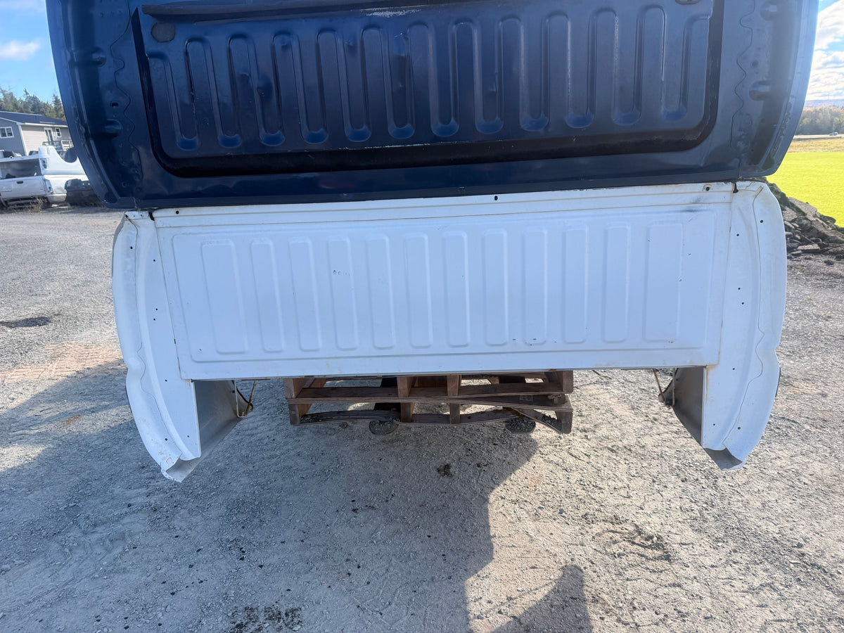 1999-2007 GMC Sierra 1500 2500HD 3500HD 6'6" Standard Bed Truck Box