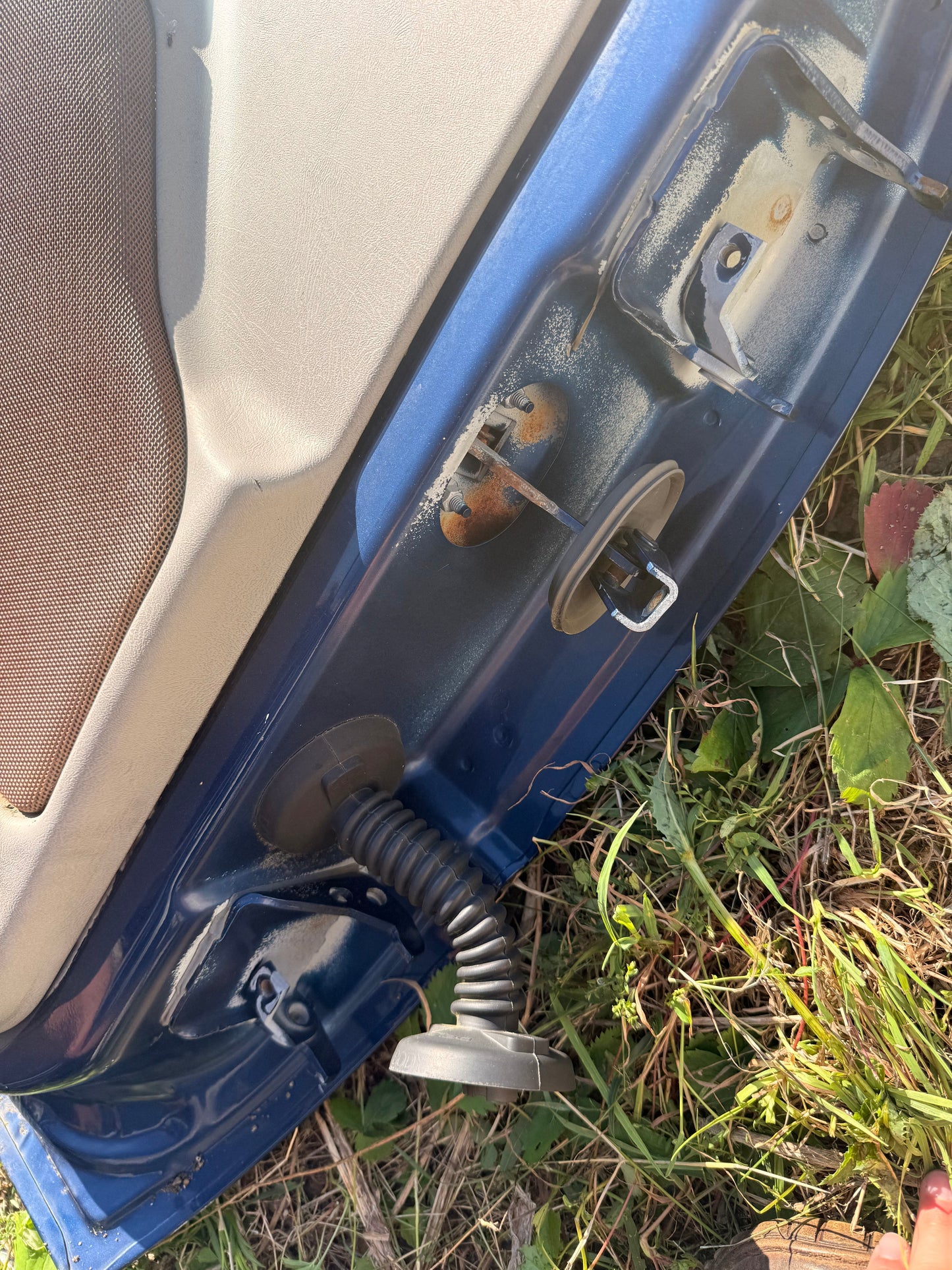 2000-2006 GMC Suburban 1500 2500 OEM Front Driver Side Door