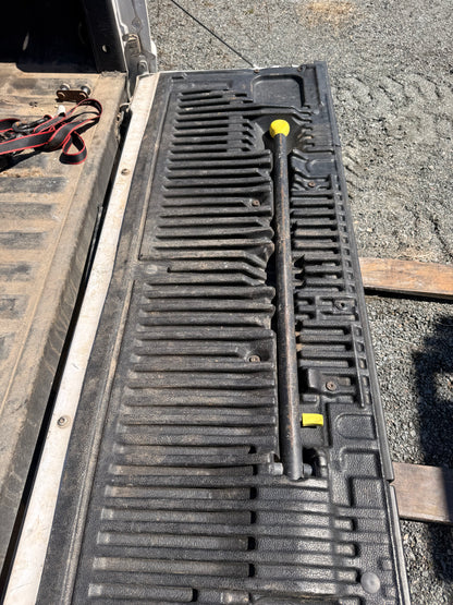 2011–2016 Ford F-250 F-350 Tailgate with Step and Camera