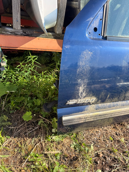 2000-2006 GMC Suburban 1500 2500 OEM Front Driver Side Door