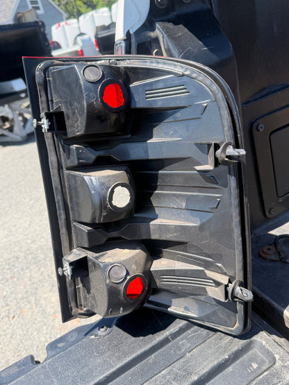2007–2013 Chevrolet Silverado 1500 2500 3500 Driver Side Tail Light