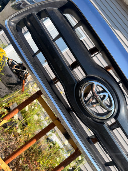 2005-2011 Toyota Tacoma OEM Chrome Grill