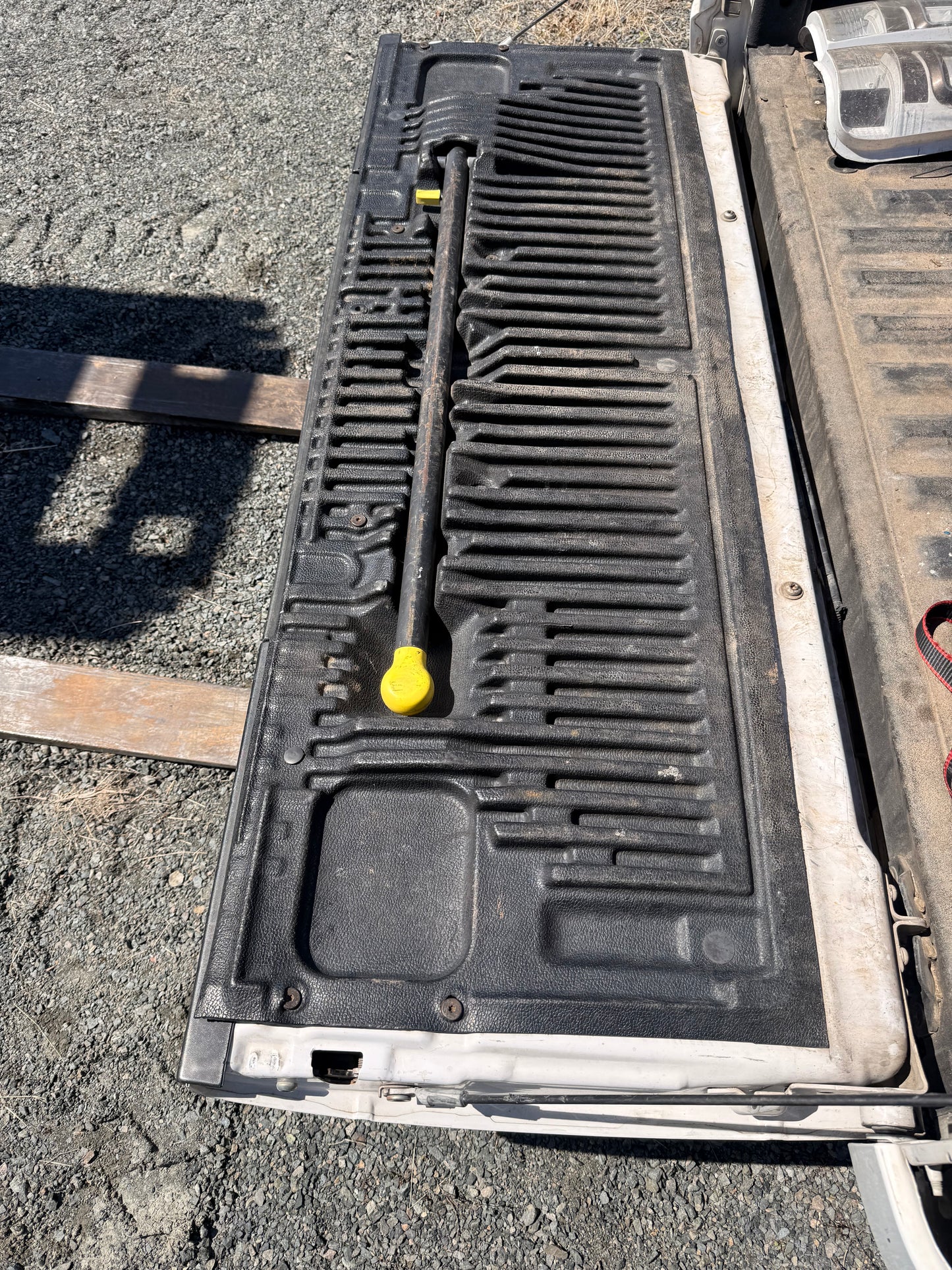 2011–2016 Ford F-250 F-350 Tailgate with Step and Camera