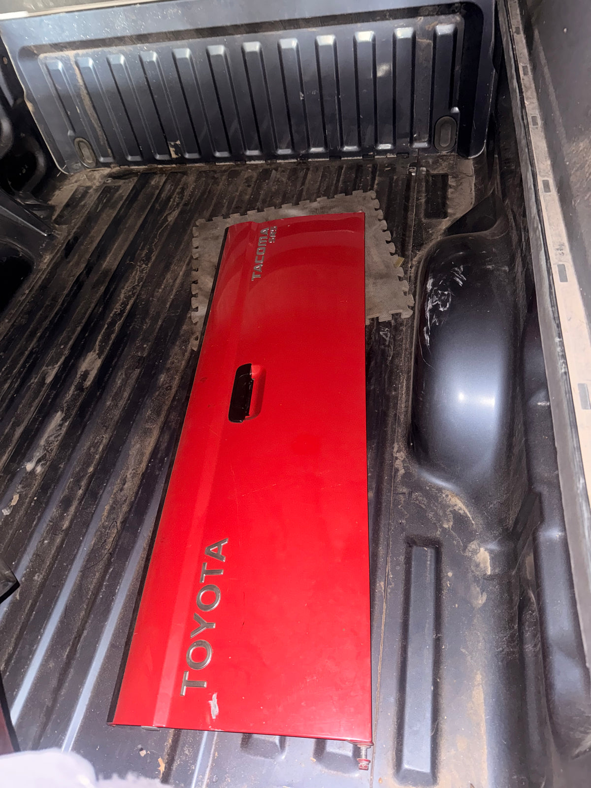 1995-2005 Toyota Tacoma OEM Tailgate
