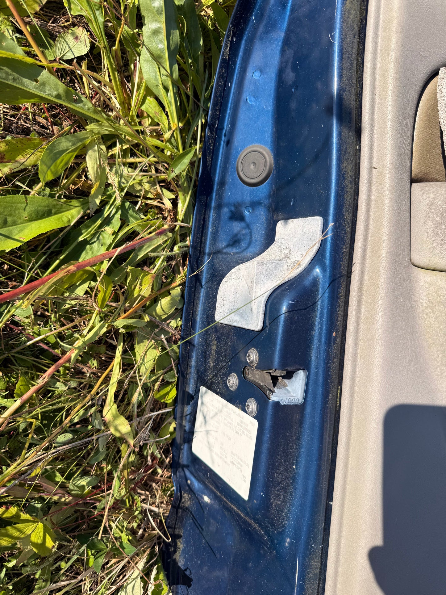 2000-2006 GMC Suburban 1500 2500 OEM Front Driver Side Door