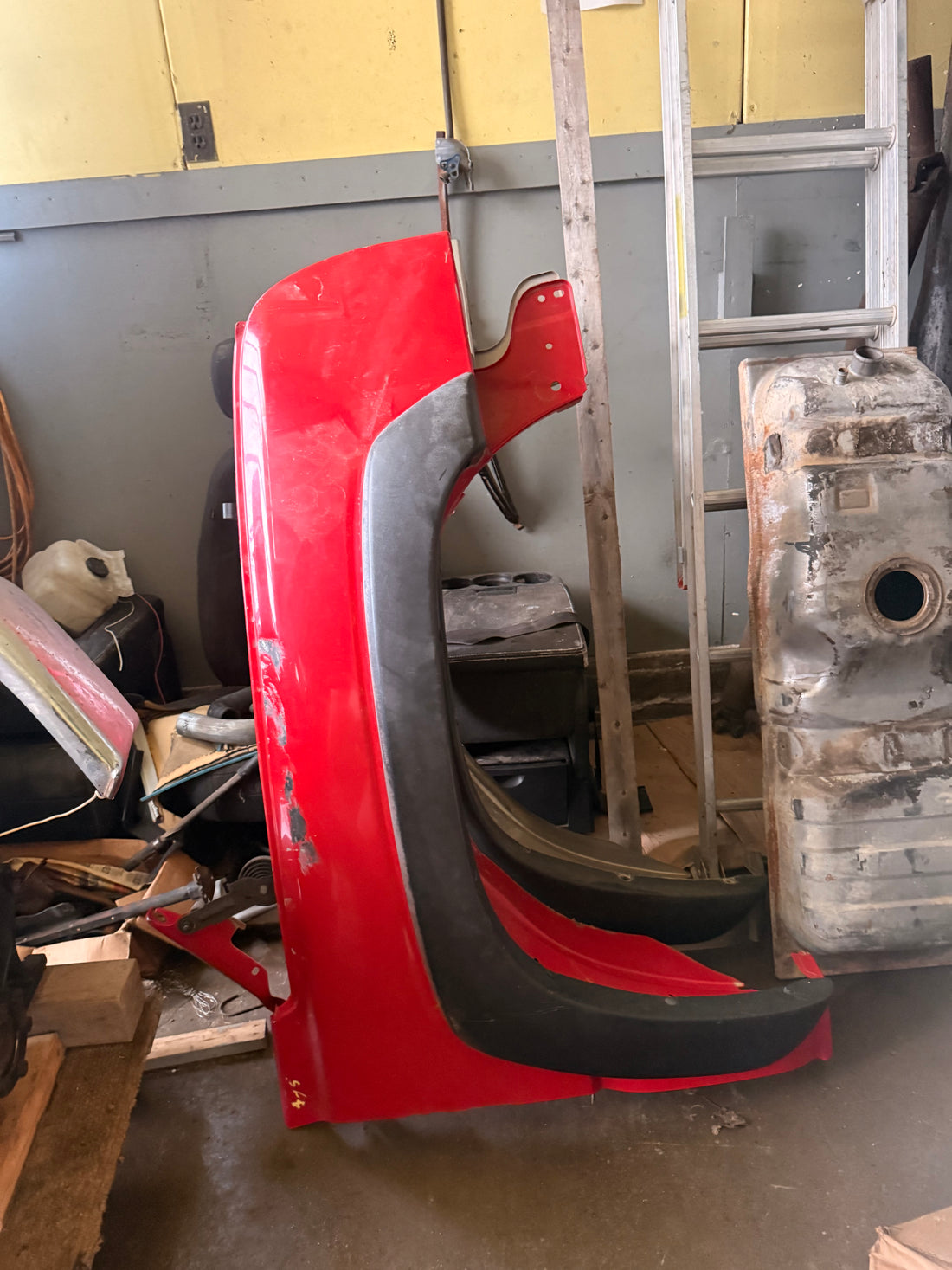 2003-2006 Chevrolet Silverado “Cat Eye” Passenger Side Fender