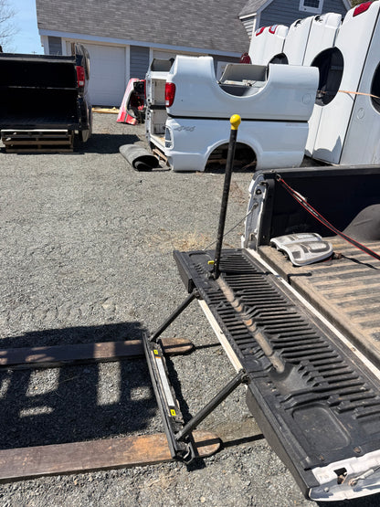 2011–2016 Ford F-250 F-350 Tailgate with Step and Camera