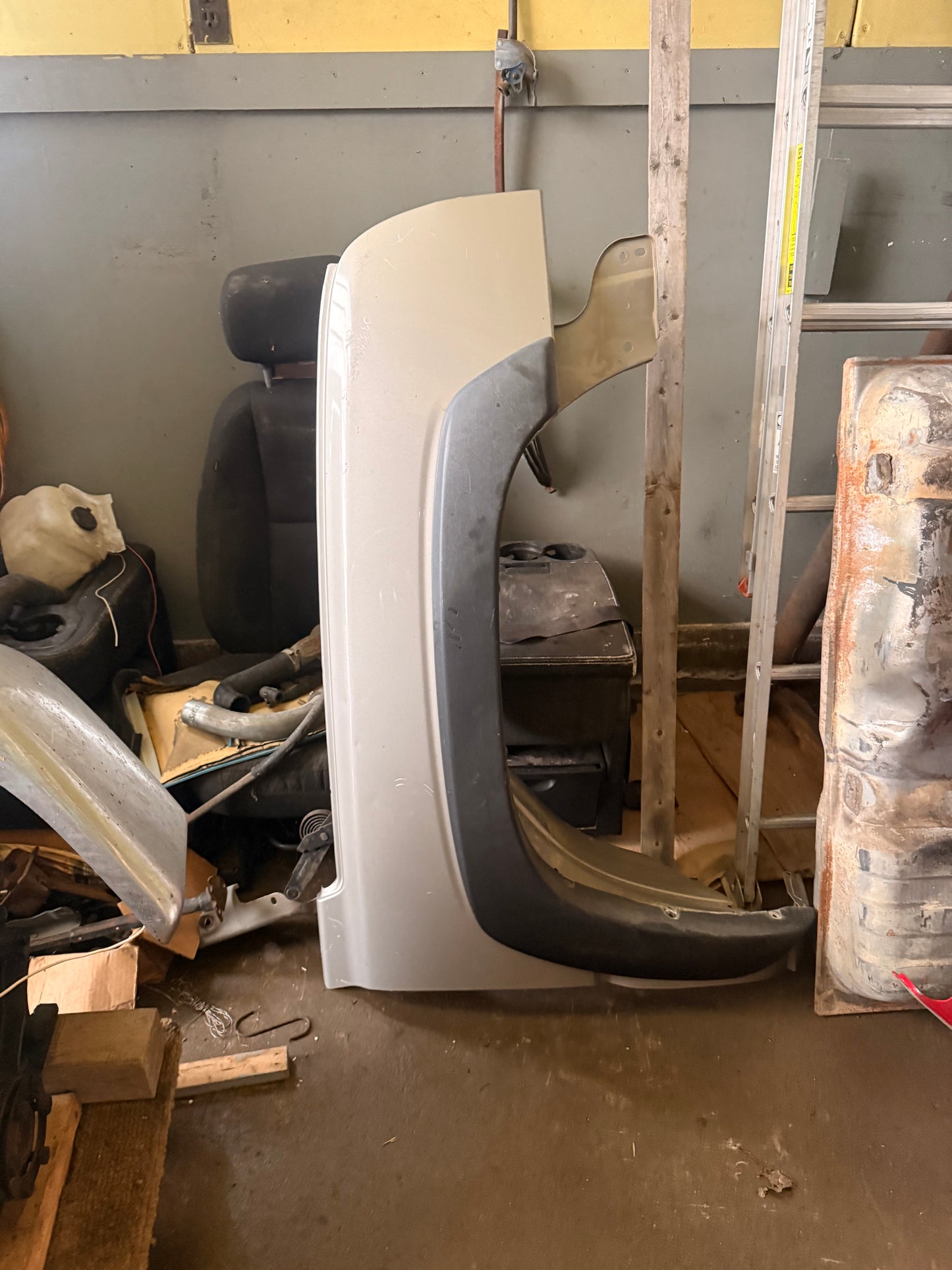 2003-2006 Chevrolet Silverado “Cat Eye” Passenger Side Fender