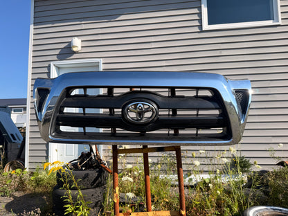2005-2011 Toyota Tacoma OEM Chrome Grill