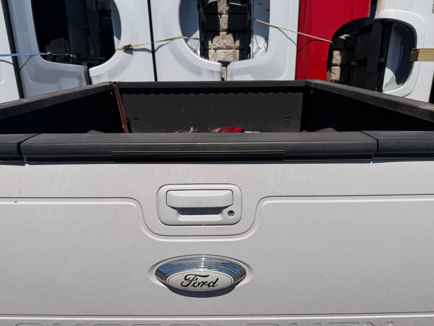 2011–2016 Ford F-250 F-350 Tailgate with Step and Camera