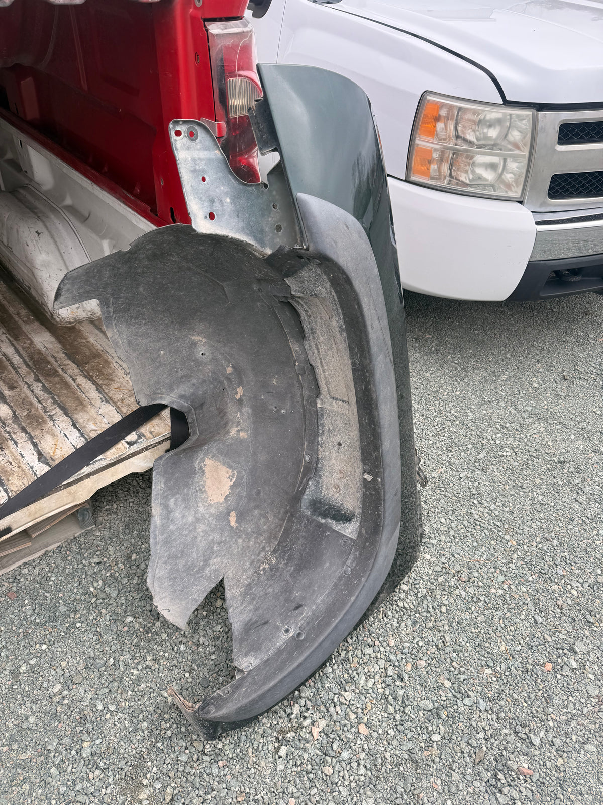 2003-2007 Chevrolet Silverado 1500 2500HD 3500HD Cateye OEM Driver Side Fender