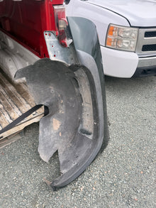2003-2007 Chevrolet Silverado 1500 2500HD 3500HD Cateye OEM Driver Side Fender