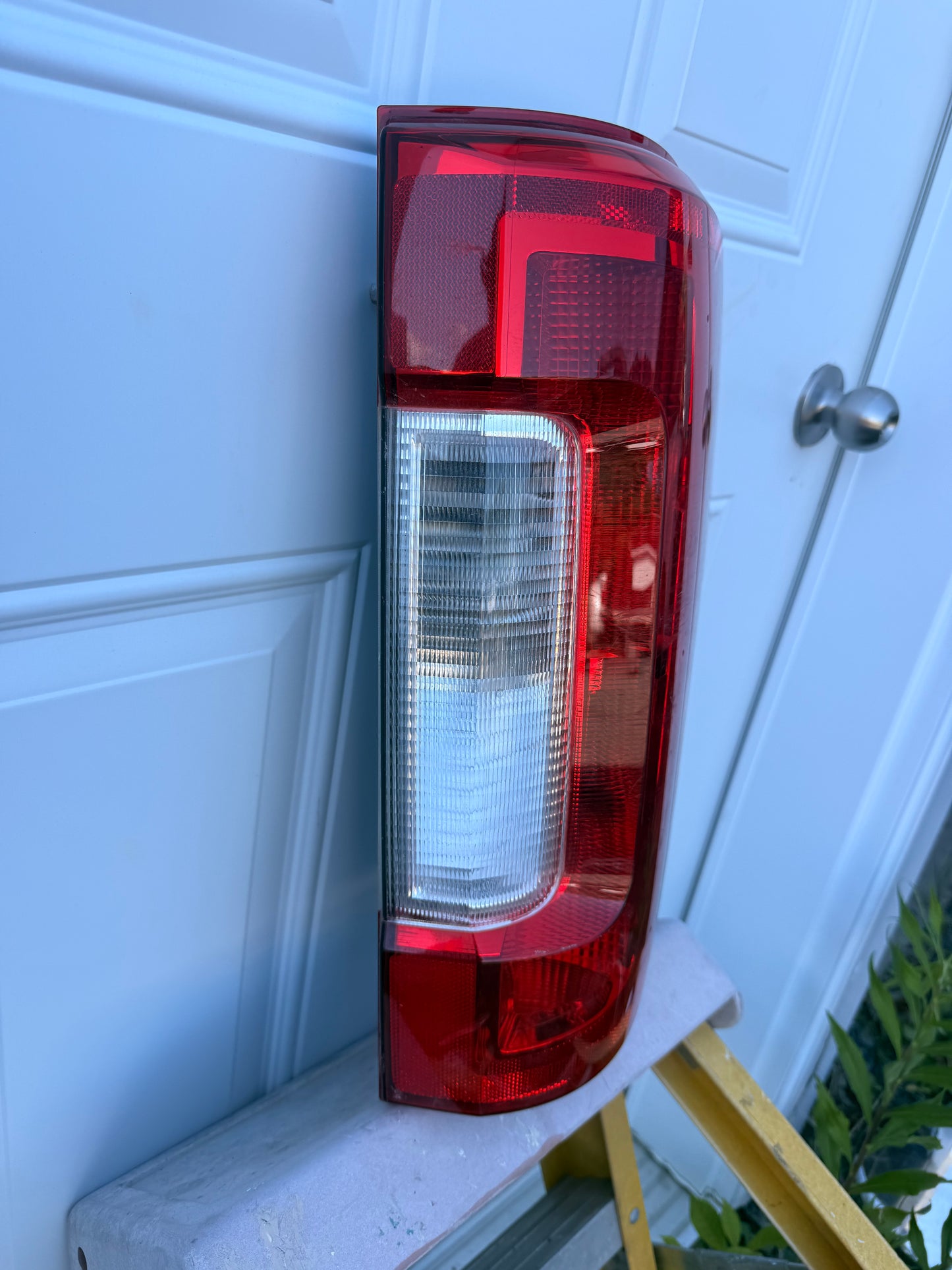 2017–2022 Ford F-250 F-350 F-450 OEM Halogen Passenger Side Tail Light