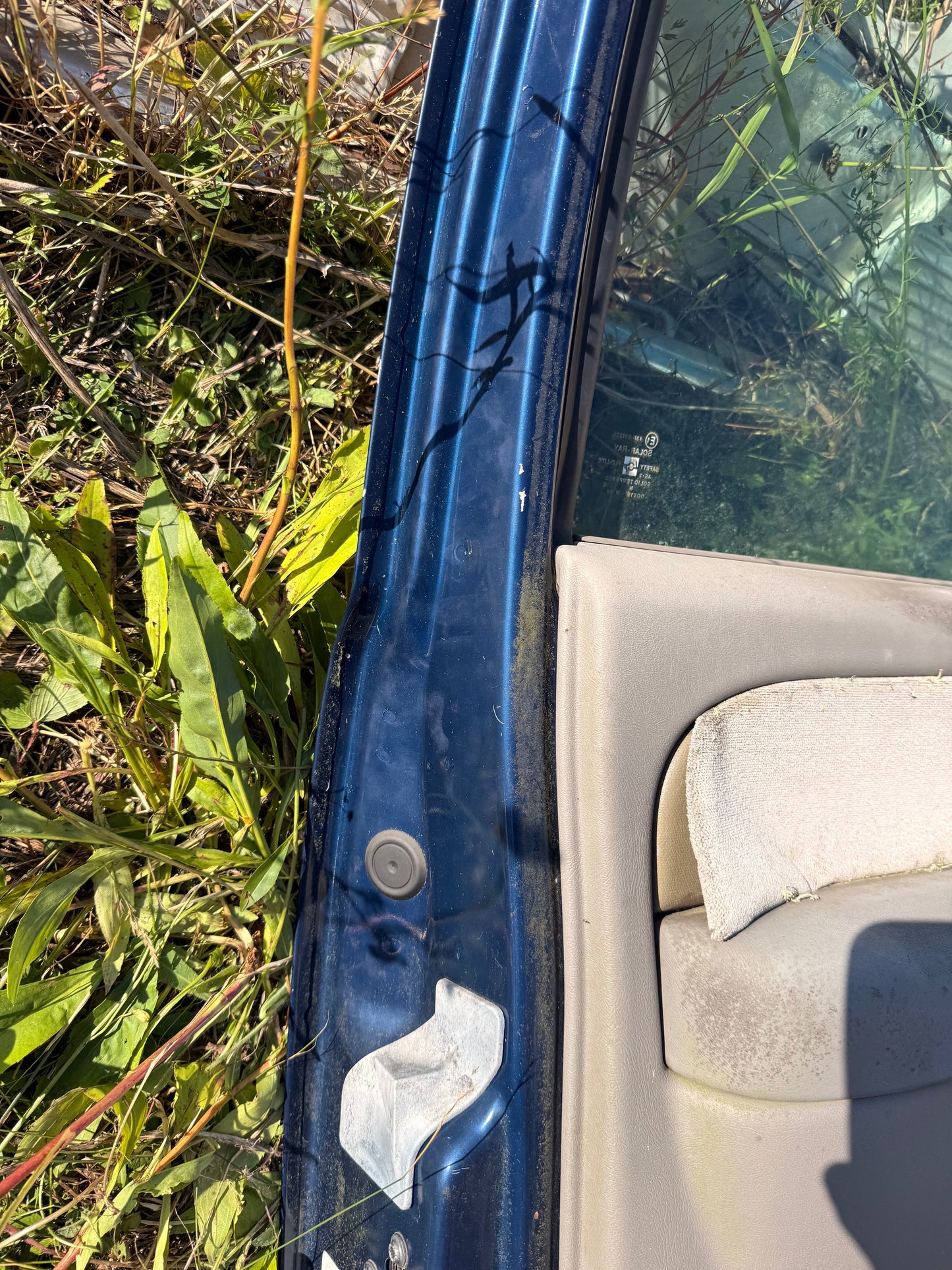 2000-2006 GMC Suburban 1500 2500 OEM Front Driver Side Door