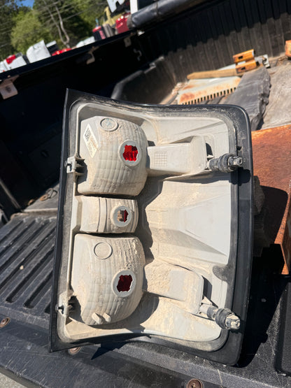 2014–2019 Chevrolet Silverado 1500 2500 3500 Driver Side Tail Light
