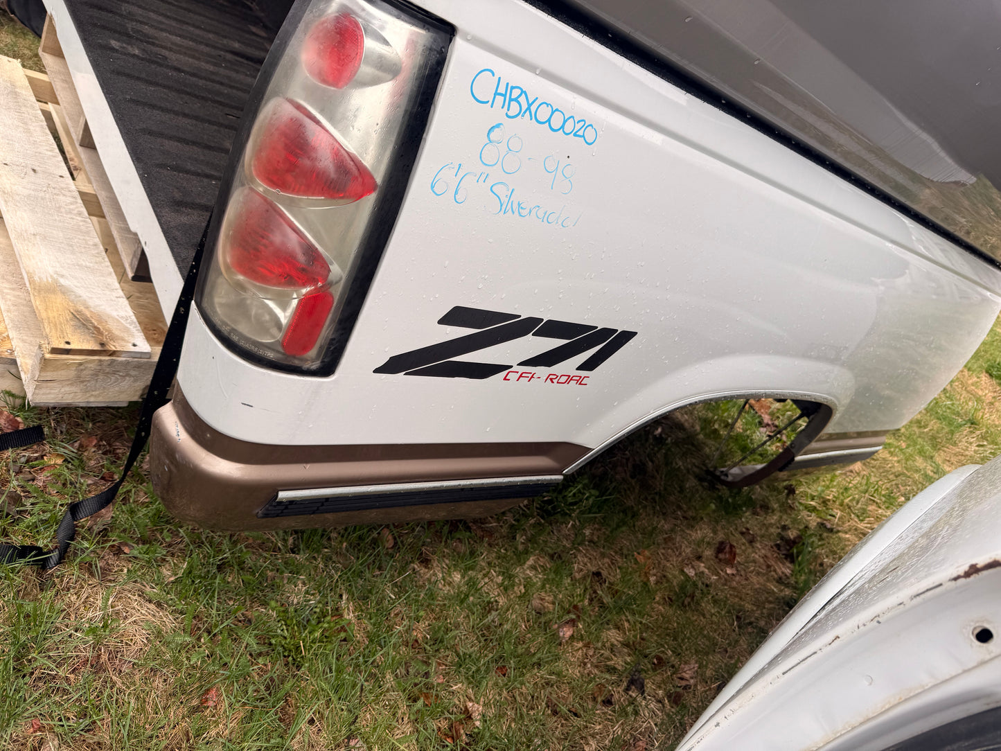 1988–1998 GMC Sierra 6'6" Standard Bed Truck Box