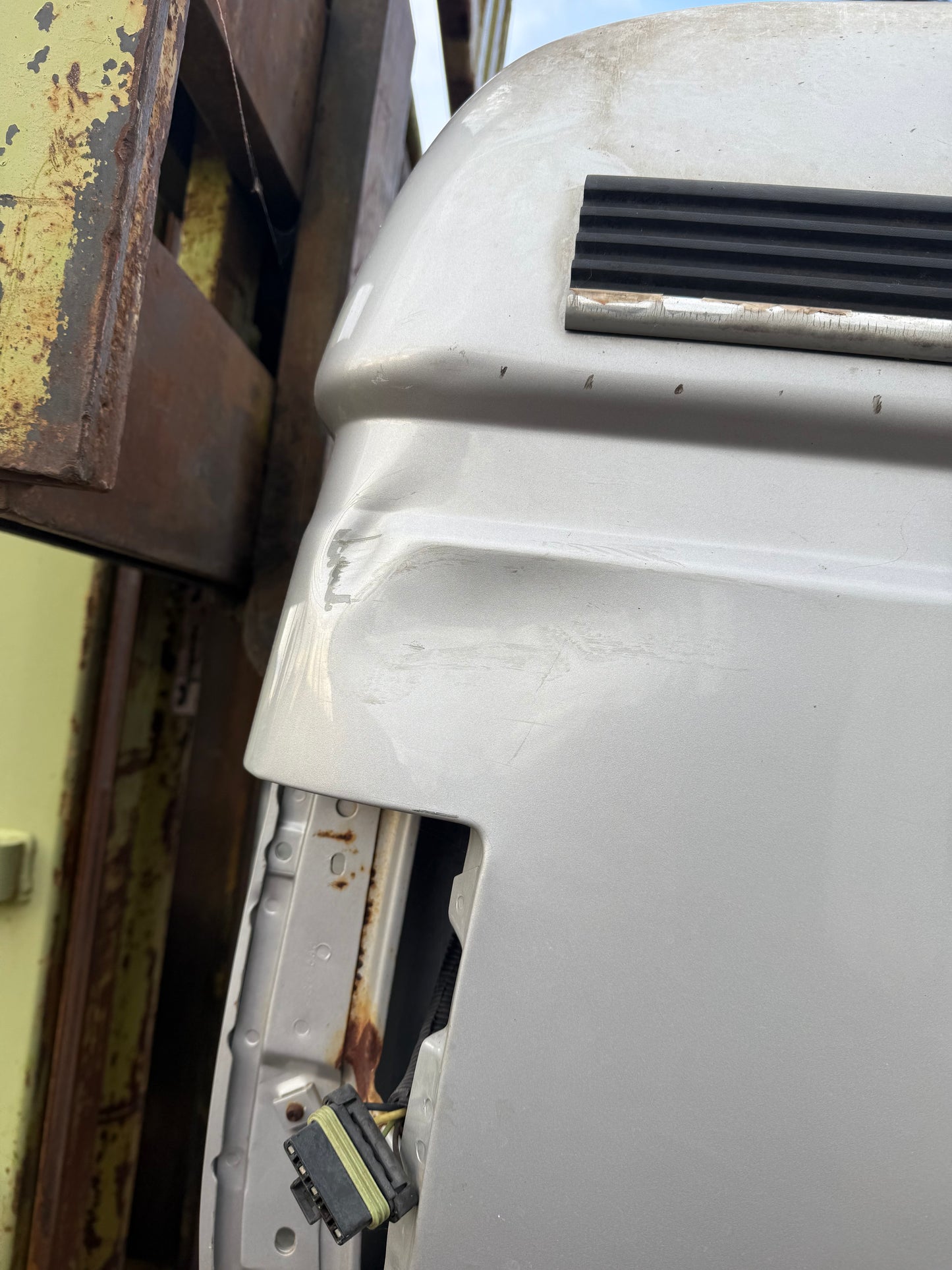 1988-1998 Chevrolet Silverado/GMC Sierra 1500 2500 3500 6’6” Long Truck Box