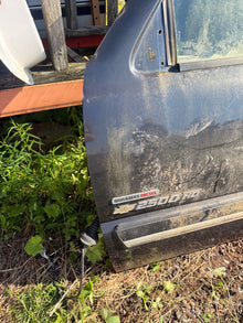 1999-2007 GMC Sierra 1500 2500HD 3500HD OEM Front Driver Side Door