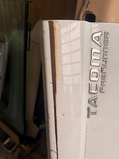 1996-2004 Toyota Tacoma OEM Tailgate