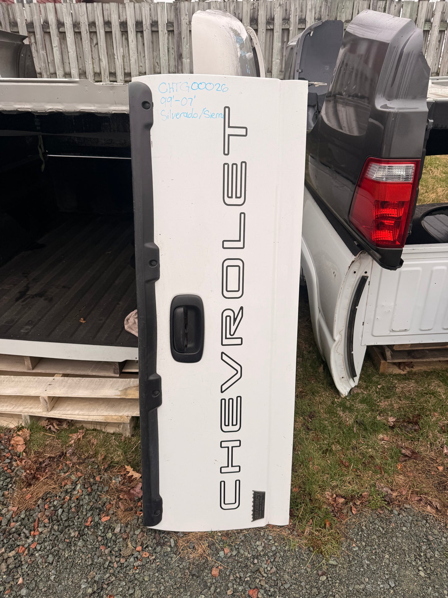 1999–2007 GMC Sierra 1500 2500 3500 Tailgate