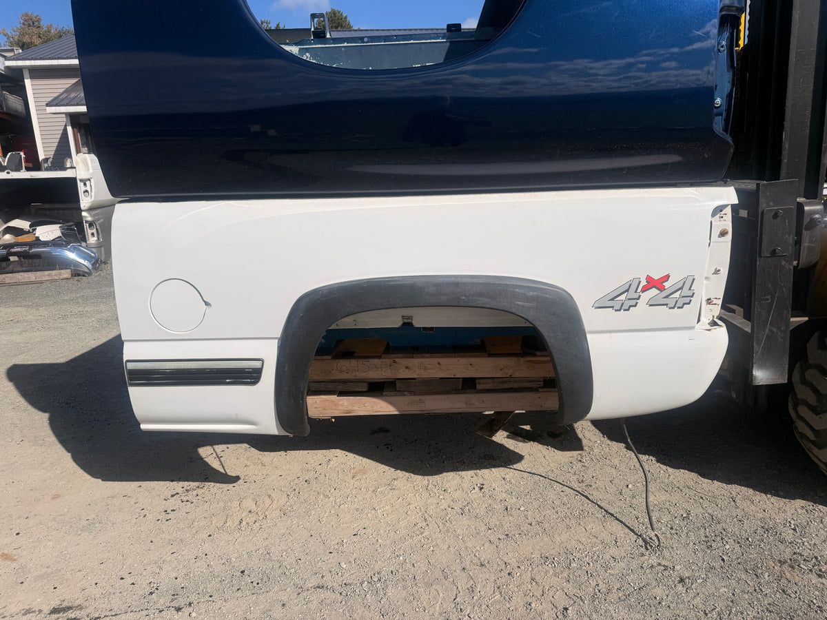 1999-2007 GMC Sierra 1500 2500HD 3500HD 6'6" Standard Bed Truck Box