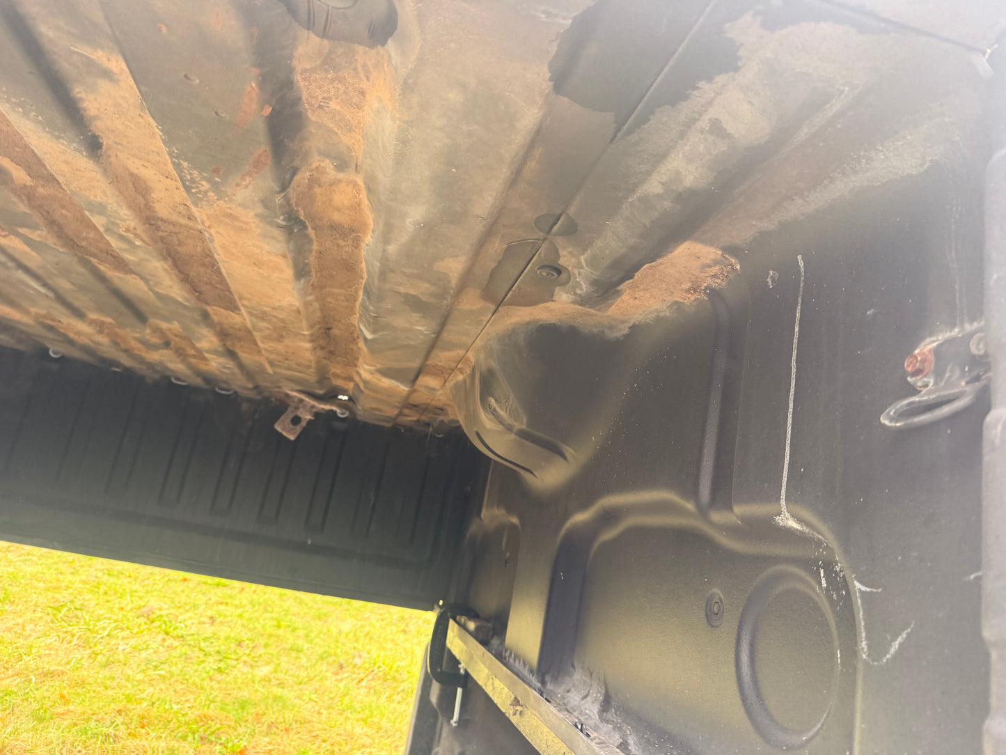 2004–2015 Nissan Titan 6'6" Standard Bed Truck Box