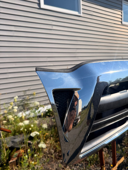 2005-2011 Toyota Tacoma OEM Chrome Grill